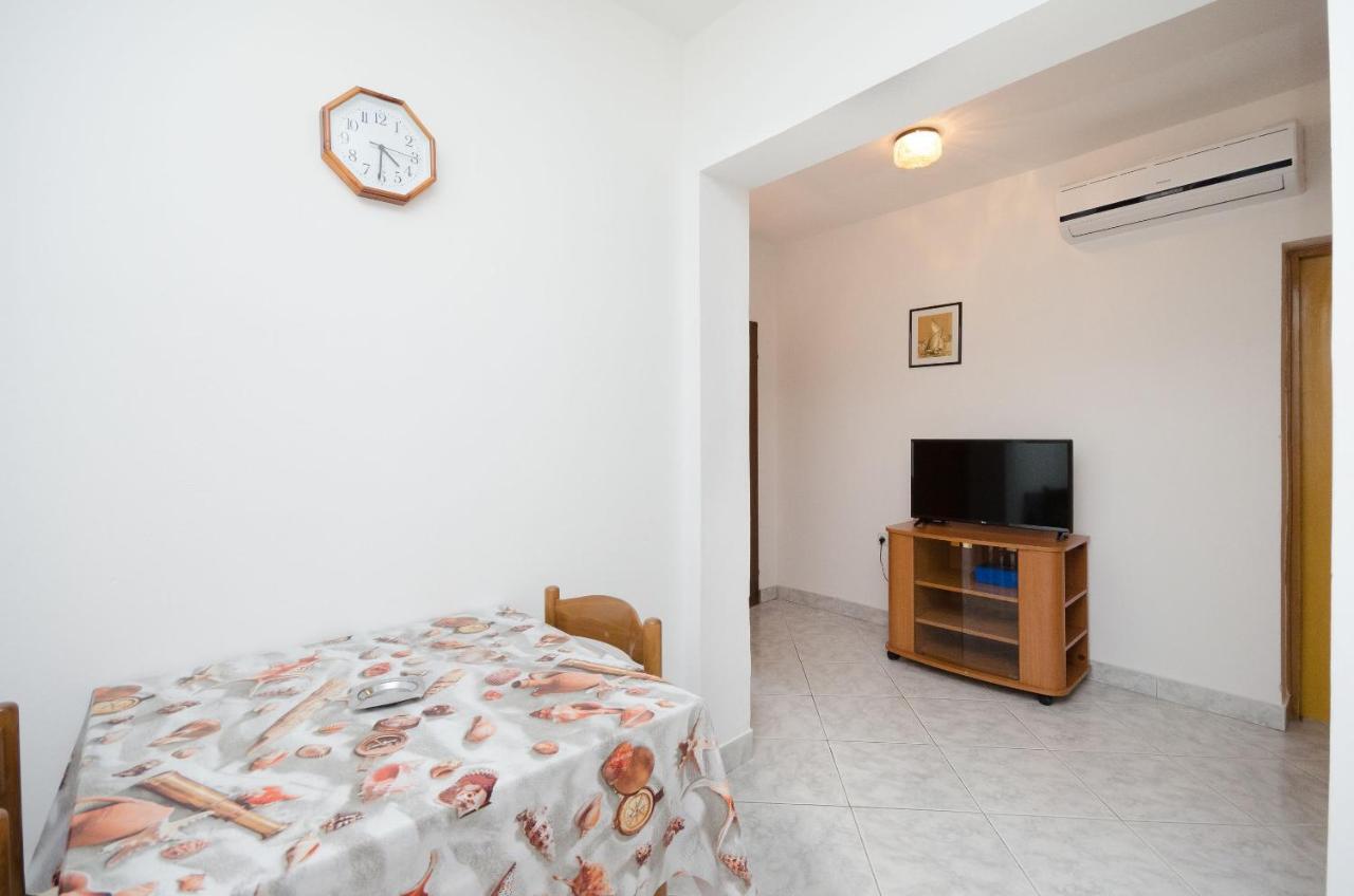 Apartments Dragan Lopar Bilik gambar